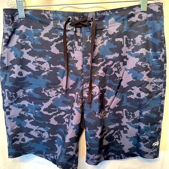 Red Bull Signature Series Blue Black Camo Board Shorts Size 32 7” Inseam - Picture 1 of 10
